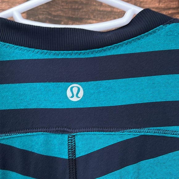 Blue and turquoise striped women’s Lululemon fitted running shirt - Picture 3 of 3